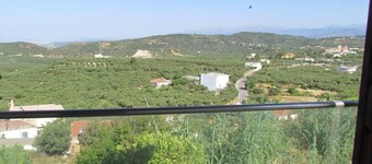 Beautiful 3-bed House in Chania With Garden