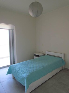 House | 3 bedrooms, iron/ironing board, free WiFi, bed sheets