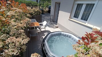 House (One Bedroom Holiday Home with Hot Tub) | Exterior