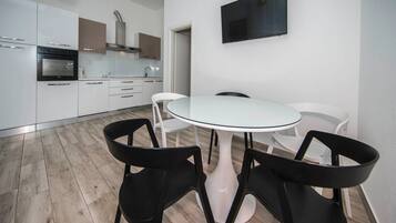 House (One Bedroom Holiday Home with Hot Tub) | Dining room