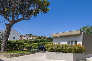 House (One Bedroom Holiday Home with Hot Tub) | Property entrance - Holiday Home Relax (Podstrana)