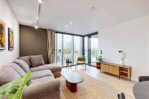 Living area - UK.LO.HRR - Modern 1 bed flat with balcony in Kensal Green (London)