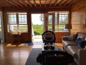 Smart TV - Charming Cottage on Ocean Point (Boothbay)