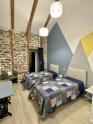 7 多间卧室、旅行婴儿床、WiFi、床单