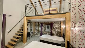 7 bedrooms, travel crib, WiFi, bed sheets