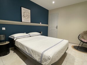 1 habitación, wifi y ropa de cama