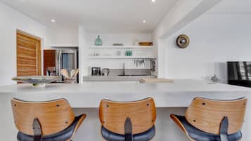 Refrigerador, horno, placa de cocina, lavavajillas