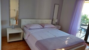 2 chambres, fer et planche à repasser, Wi-Fi gratuit, draps fournis