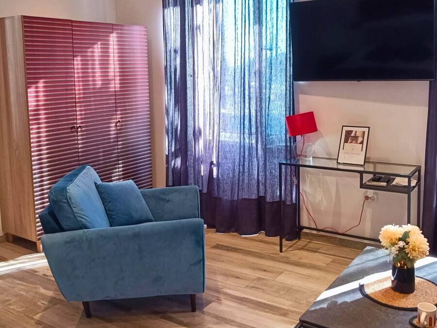 Design Studio | Living area | 50-inch Smart TV with digital channels, TV