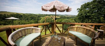 Cuckoo's Nest - Dog Friendly Cottage with a hot tub sleeping 6-8