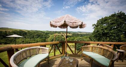 Cuckoo's Nest - Dog Friendly Cottage with a hot tub sleeping 6-8