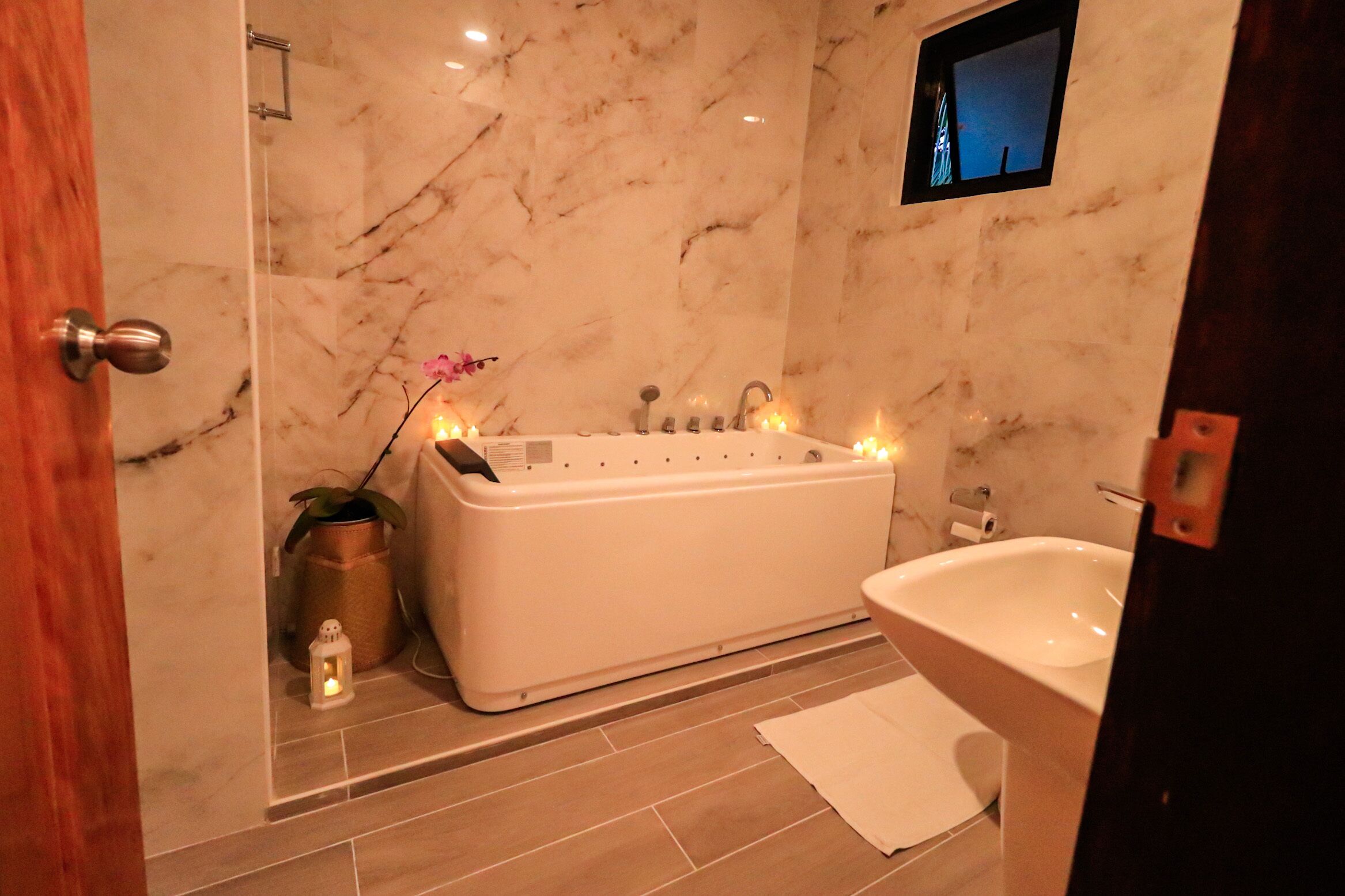 Presidential Room | Deep soaking bathtub