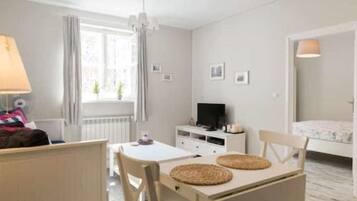 1 bedroom, iron/ironing board, travel cot, free WiFi