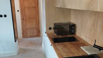 Microwave, stovetop, dishwasher, electric kettle