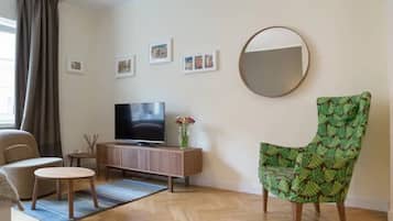 Una televisión, libros