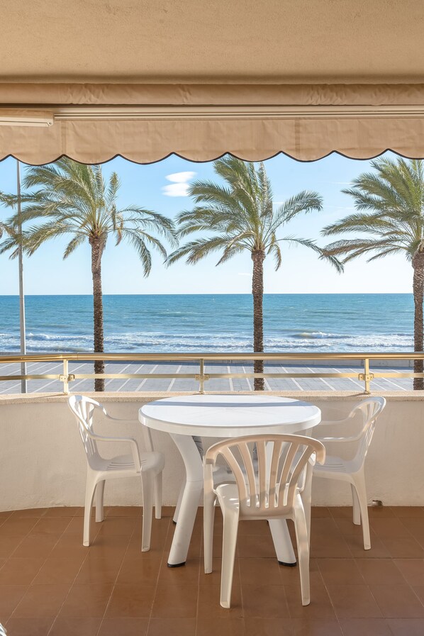 Outdoor dining - Apartamento Azul Mar (Calafell)