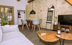 Apartment (3) | Living area