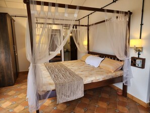 3 bedrooms, free WiFi, bed sheets - 3bhk Farm home stay  surrounded by pristine nature in The majestic Western Ghats (Sonawal Sindhudurg)