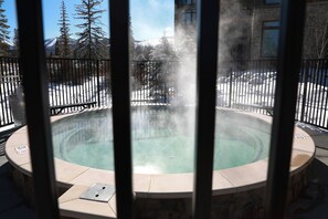 Baignoire à remous extérieure