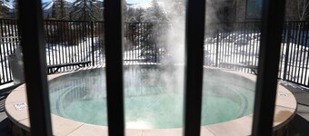 Brand new modern condo in Downtown Winter Park with parking garage & hot tub