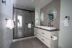 Shower, hair dryer, towels - Brand new modern condo in Downtown Winter Park with parking garage & hot tub (Winter Park)