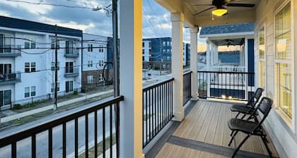 Luxury 4B/4.5b Home, EV Charger, deck by MCG #2