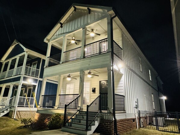 Unclassified image, 1 of 33, button