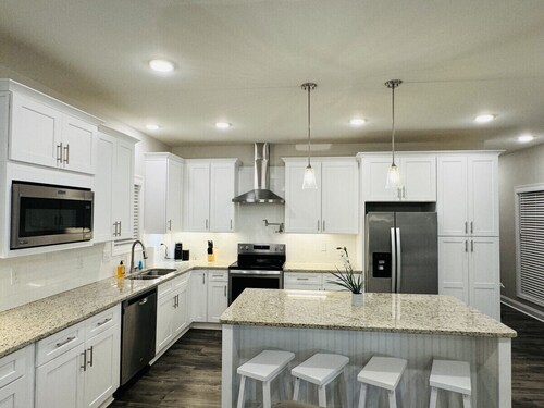 Luxury Medical District Home, EV Charger, Gated #2