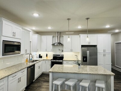 Luxury Medical District Home, EV Charger, Gated #2