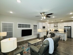 Unclassified image, 4 of 33, button