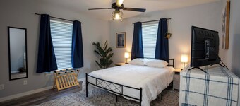 Quiet Tarpons Springs Unit Close to Everything the City has to Offer!
