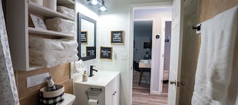 Quiet Tarpons Springs Unit Close to Everything the City has to Offer!