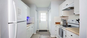 Quiet Tarpons Springs Unit Close to Everything the City has to Offer!