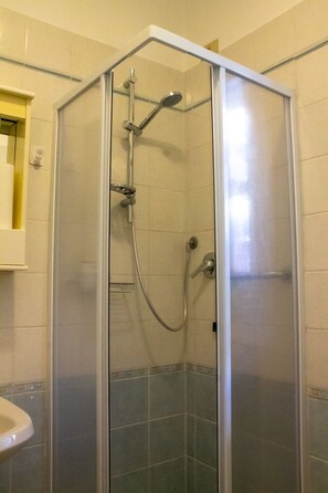 Shower, hair dryer, bidet, towels - In the central area of San Remo, apartment for couples or families with two children. (Sanremo)