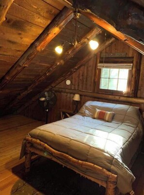 3 bedrooms, iron/ironing board, free WiFi, bed sheets - Cabin on Sunset Lake W/Boathouse 
Separate Bunkhouse Rental
PET FRIENDLY  (Orwell)