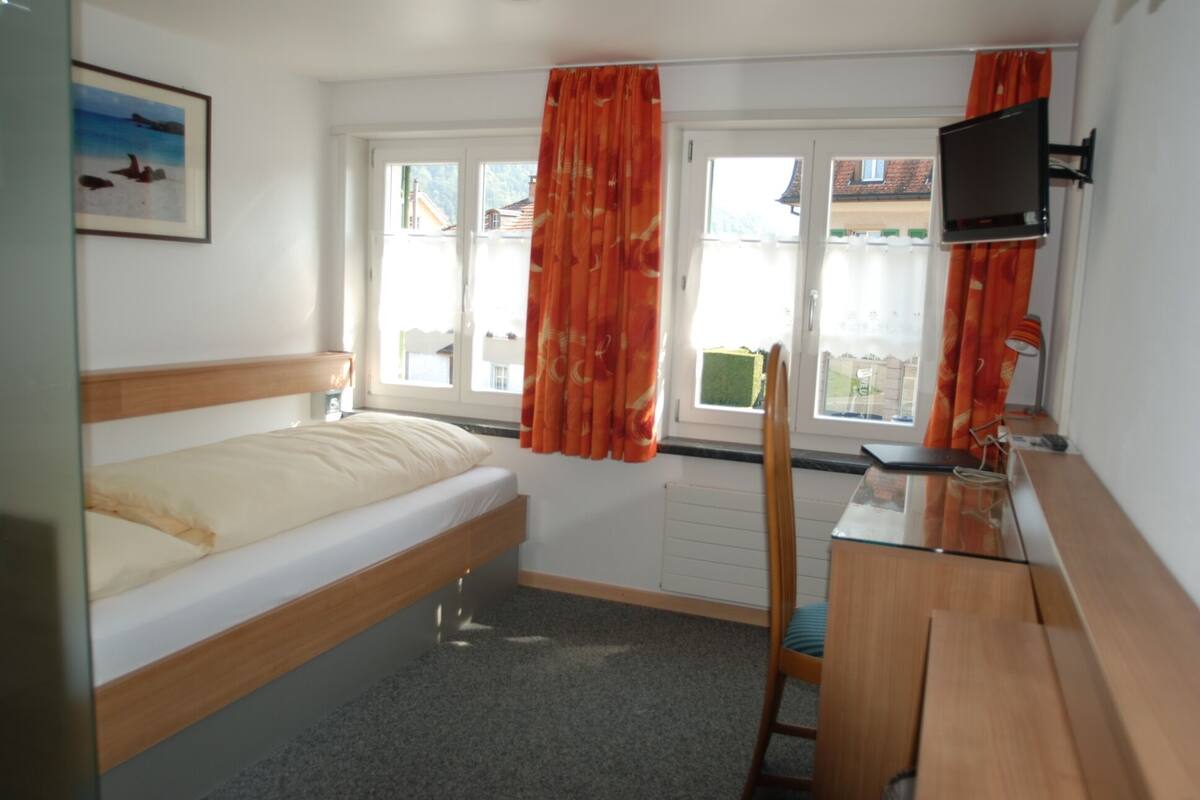 Chambre Simple | Couette en duvet d'oie, coffres-forts dans les chambres, bureau