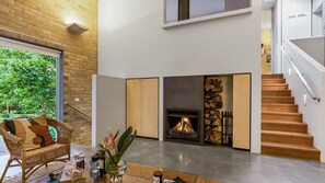 Interior - Piano House is Architecturally designed with manicured gardens and pet friendly (Blackheath)