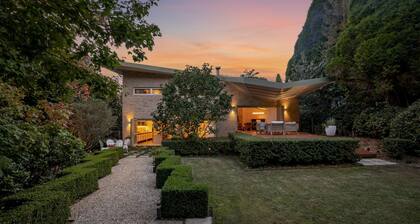 Piano House is Architecturally designed with manicured gardens and pet friendly