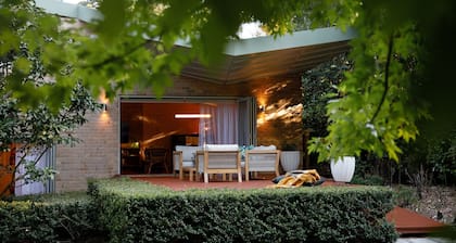 Piano House is Architecturally designed with manicured gardens and pet friendly