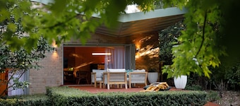 Piano House is Architecturally designed with manicured gardens and pet friendly