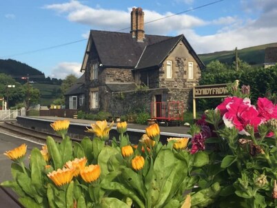 Porter's lodge by heritage Railway line  (adjoining Station House)