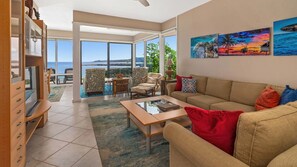 TV, books - Kapalua Bay Villa 20G2 By Parrish Maui - Oceanfront & great beach access (Lahaina)