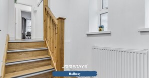 Interior - Cardiff - Stylish 2 Bedroom Sleeps 6 Wi-Fi 4Min Principality Stadium - JRR Stays (Cardiff)