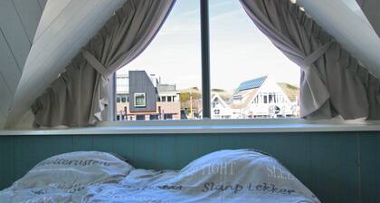 Apartment with breakfast, beach and center within walking distance.