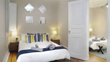 3 bedrooms, iron/ironing board, internet, bed sheets