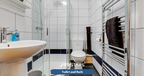 Hair dryer, towels - Cardiff - Quirky 1 Bedroom, Sleeps 3 Wi-Fi, 4Min Principality Stadium -JRR Stays (Cardiff)