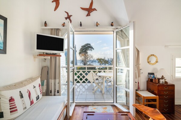 2 bedrooms, iron/ironing board, free WiFi