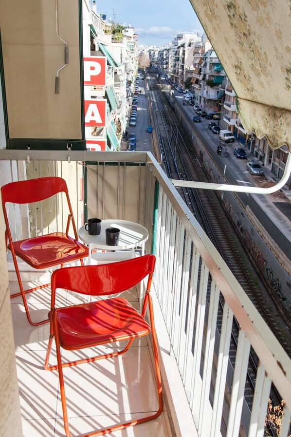 Balcony - Beautiful new decorated apt in Athens (Athens)