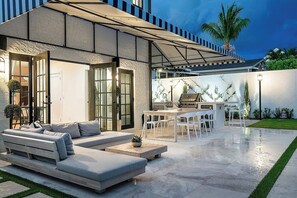 Outdoor dining - The Lotus House · The Lotus House | Palm Beach Luxury Resort Living (West Palm Beach)