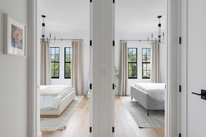15 Schlafzimmer, Bügeleisen/Bügelbrett